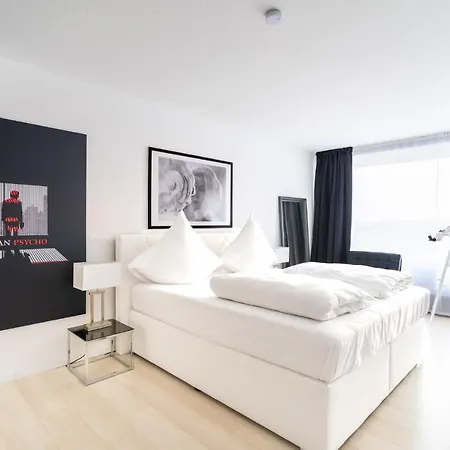 شقة Beyond Living X American Psycho غيلسنكيرشن