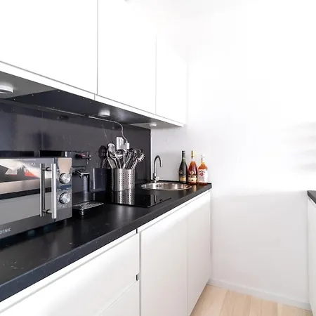 Beyond Living X American Psycho شقة *