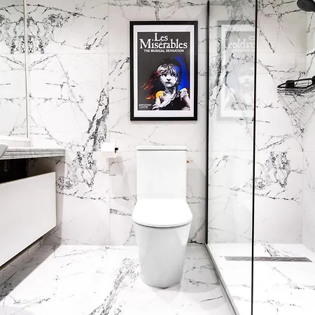 Beyond Living X American Psycho شقة غيلسنكيرشن